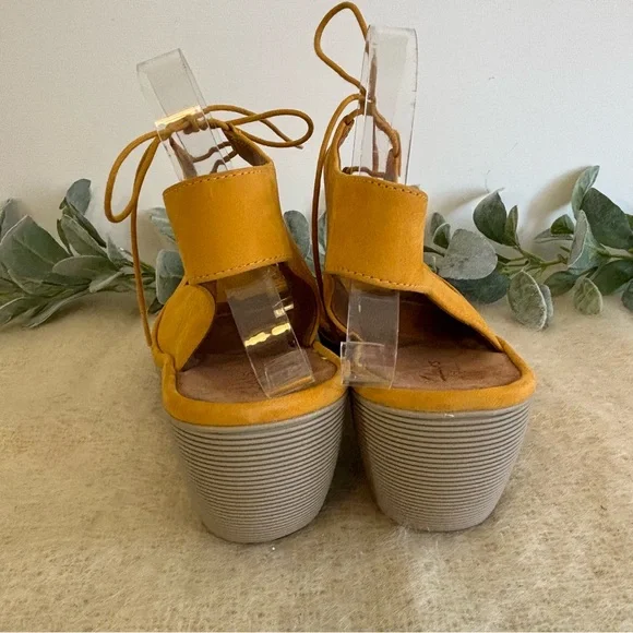 Clarks Artisan Clarene Grace lace up wedge heel in yellow women size 10 - Picture 5 of 10